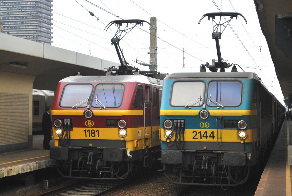 Zwei Schwestern (Baureihe 11  (Zweisystemlok) und Baureihe 21(Einsystemlok)) nebeneinander in Brssel Nordbf (14.04.2010)