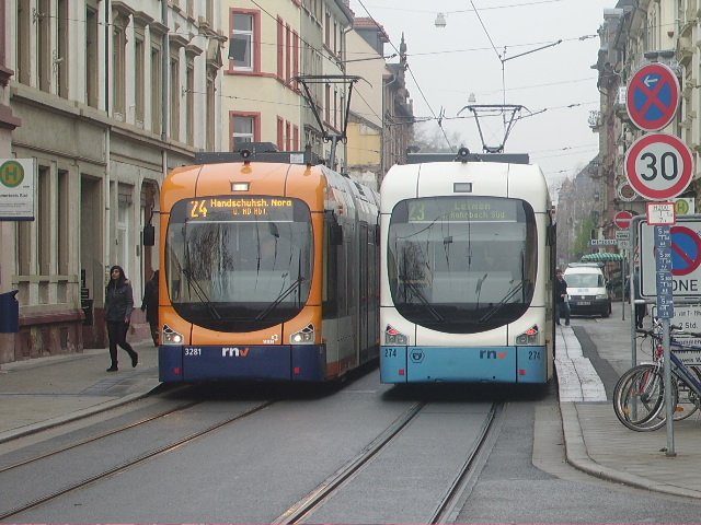 Zwei Straenbahnen in Heidelberg am 18.02.10