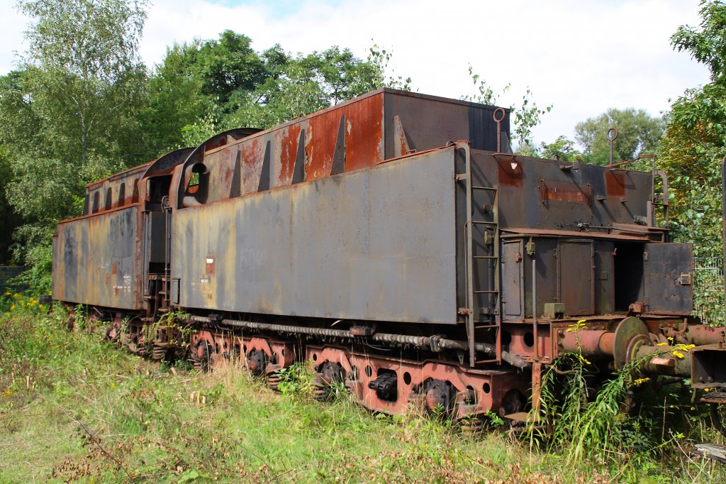 Zwei Tender der Bauart 2'2'T28 am 04.09.2010 im ehemaligen BW Falkenberg oberer Bahnhof. Die Sammlung war dieses Jahr leider nur an diesem einem Wochenende zug�nglich.

