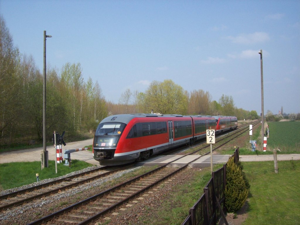 Zwei  Th�ringer Bratw�rste  als 642 065 & 642 ?!? RE Leipzig - Gera zwischen Pegau und Profen 19.04.2010