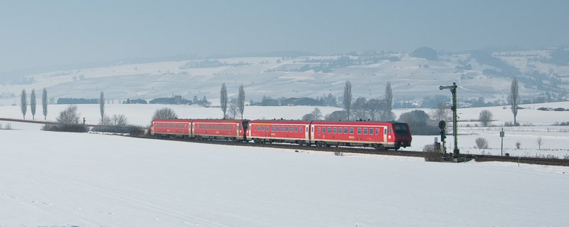 Zwei unbekannt gebliebene Fahrzeuge der Baureihe 611 am 16. Februar 2010 als IRE 3104 (Ulm Hbf - Basel Bad Bf), aufgenommen am Esig von Neunkirch.