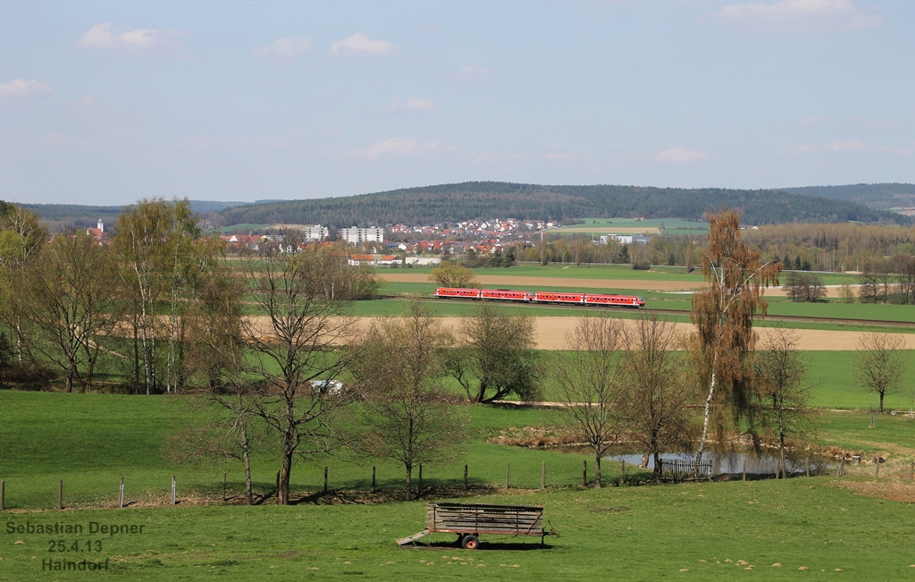 Zwei unbekannte 610er am 25.4.13 bei Nabburg als RE 3696 nach Hof