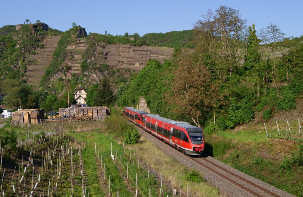 Zwei unbekannte 643er als RB 30 nach Ahrbrck, verlassen am 13.05.2012 den Bahnhof Mayscho