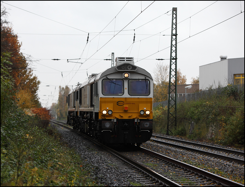 Zwei unbekannte Class66 von EuroCargoRail brummen von Bochum-Nord komment in Richtung Wanne-Eickel. (04.11.2010)