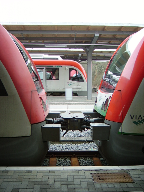Zwei VIAS/Odenwaldbahn Itino gekuppelt am 25.02.11 in Gro Umstadt 