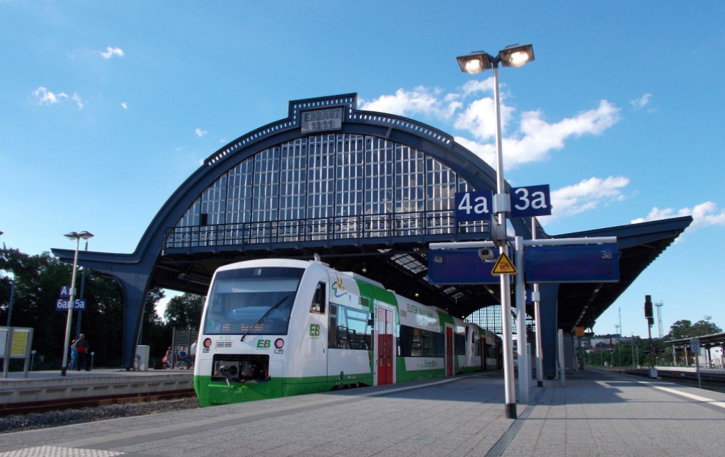 Zwei VT 312 Der Erfurter Bahn stehen in Gera auf Gleis 4a,dazu wurde ein Dritter VT drangehngt um sich auf den Weg nach Leipzig zu machen.Gera 22.6.2013 