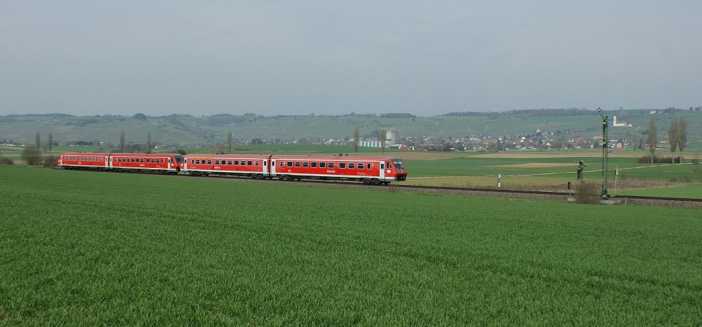 Zwei VT 611 als IRE 3105 im Klettgau bei Neunkirch am 08.04.2010 
