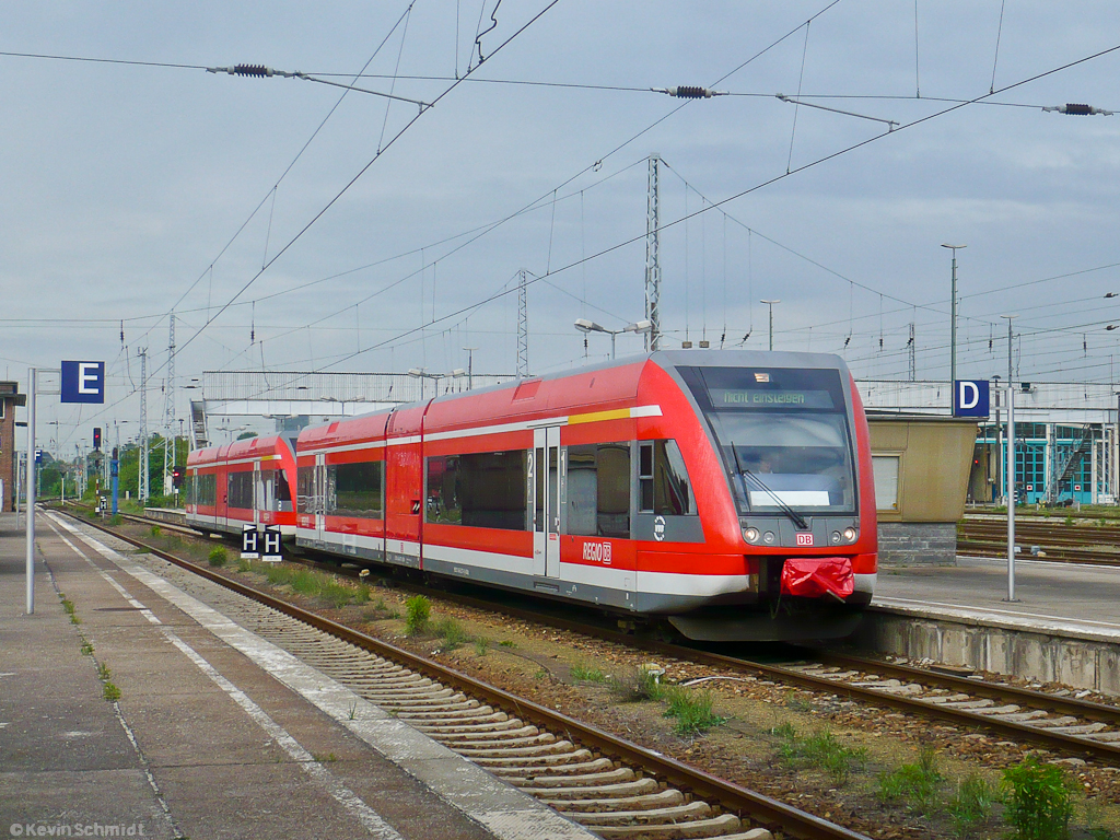 Zwei VT 646 durchfahren den Bahnhof Berlin-Lichtenberg. (04.05.2011)