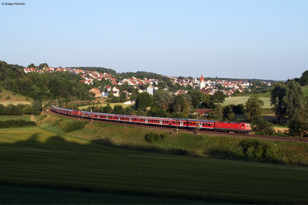 Zwei Wendezge, beide 5 Wagen lang und mit einer Baureihe 143 bespannt wurden am 16.07.2013 als Lr nach Ulm berfhrt. Aufgenommen am 16.07.2013 bei Lonsee.