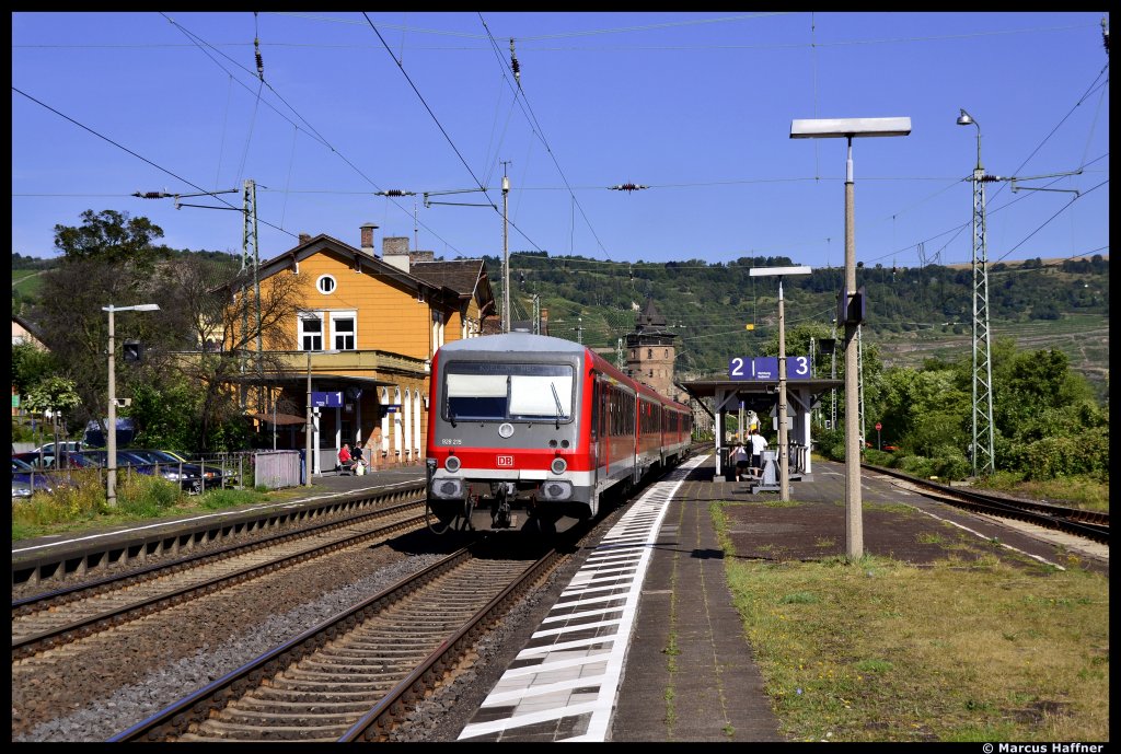 Zwei Zge der Baureihe 628 im Bahnhof Oberwesel auf der linken Rheinstrecke. Als Fahrtziel ist Koblenz Hbf eingegeben. Das Foto entstand am 12. August 2012.