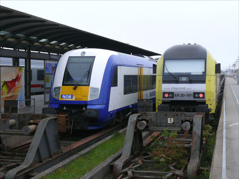 Zwei Z�ge der NordOstseeBahn (NOB) in Westerland(Sylt); 23.05.2010
