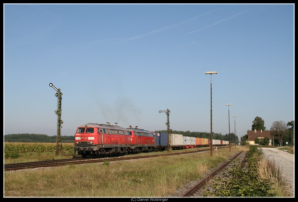 Zwei Zweifnfundzwanziger bei der Ausfahrt aus Tssling, 9. September 2009.