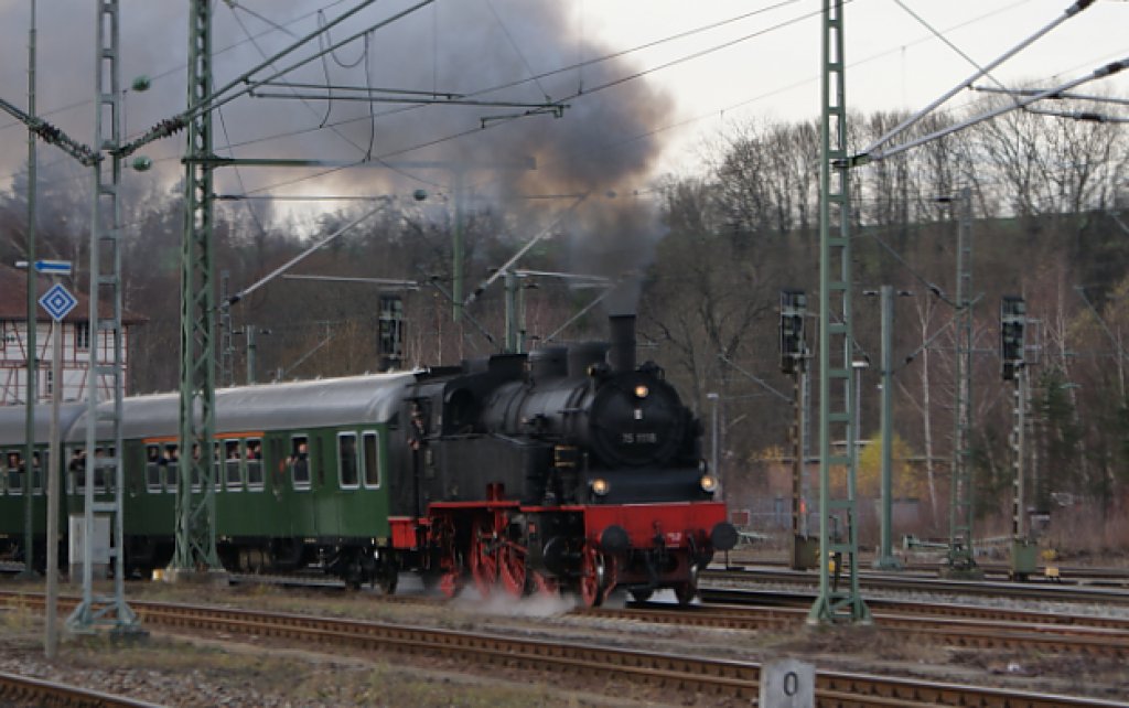 Zweite Rottweiler Dampftage am 29.11.2009. Dampflok 75 1118 bei der Parallelausfahrt.