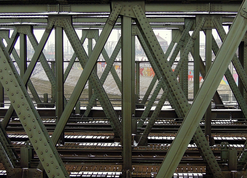 Zweiter Versuch ohne ICE: Brcke ber den Verbindungskanal zum Hamburger Freihafen am S-Bahnhof Veddel. 28.1.2012  