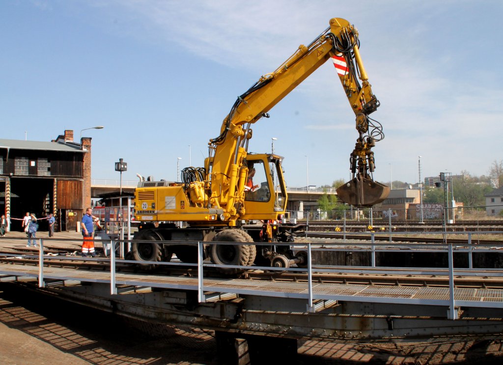 Zweiwegebager in Gera auf der Drehscheibe. Foto 20.04.2012