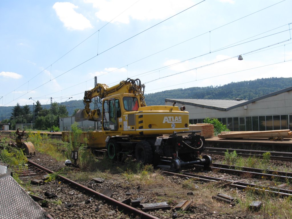 Zweiwegefahrzeug am 06.08.2009 im Bahnhof Plderhausen