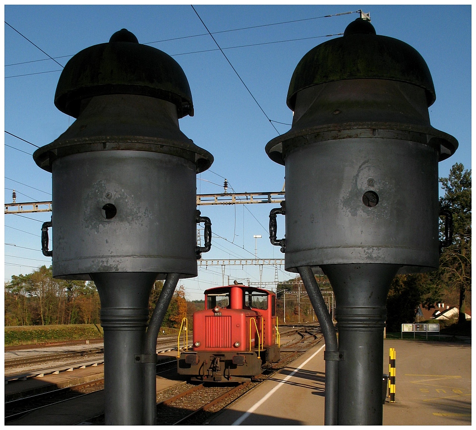 Zwischen den Glocken
Bahnhof Zweidlen Strecke Waldshut-Blach. 