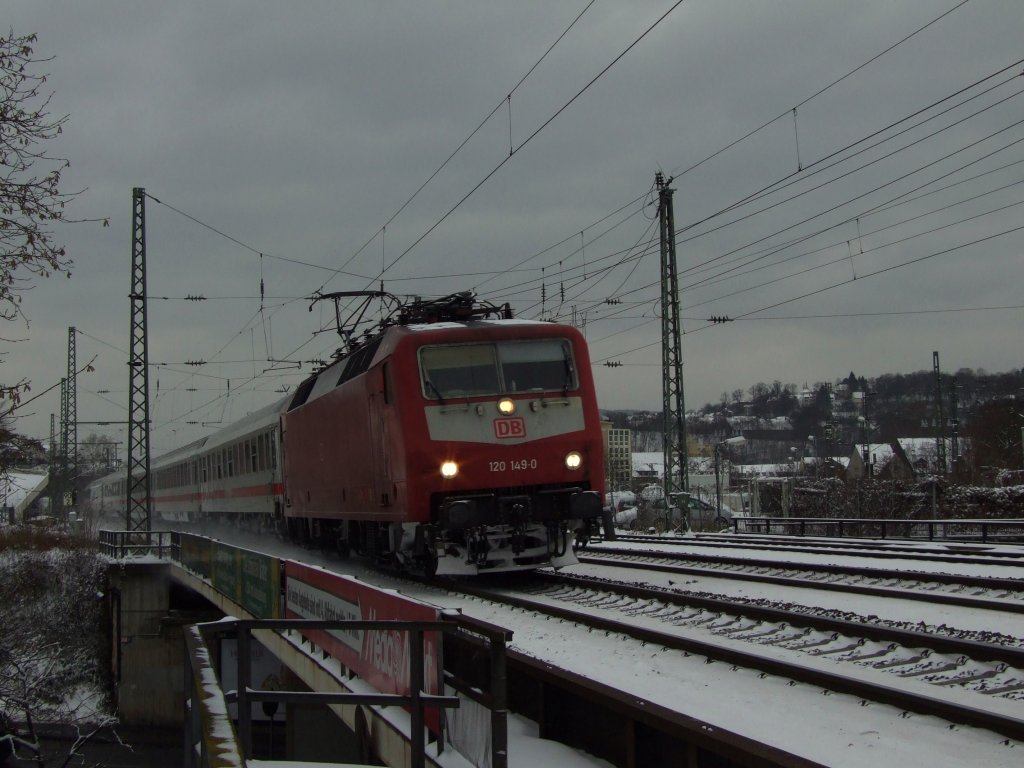 Zwischen Koblenz Hbf und Koblenz-Ltzel konnte ich die 120 149-2 mit dem IC335 nach Norddeich-Mole erwischen.8.1.2010