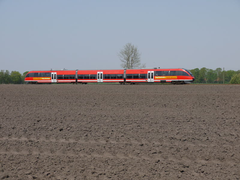 Zwischen Ochtrup und Steinfurt sin momentan Bauarbeiten. Aus diesem Grund fhrt die Euregio Bahn nur zwischen Gronau und Ochtrup. An diesem Ostersonnta pendelte die Dag Enschede Version den ganzen Tag hin und her.