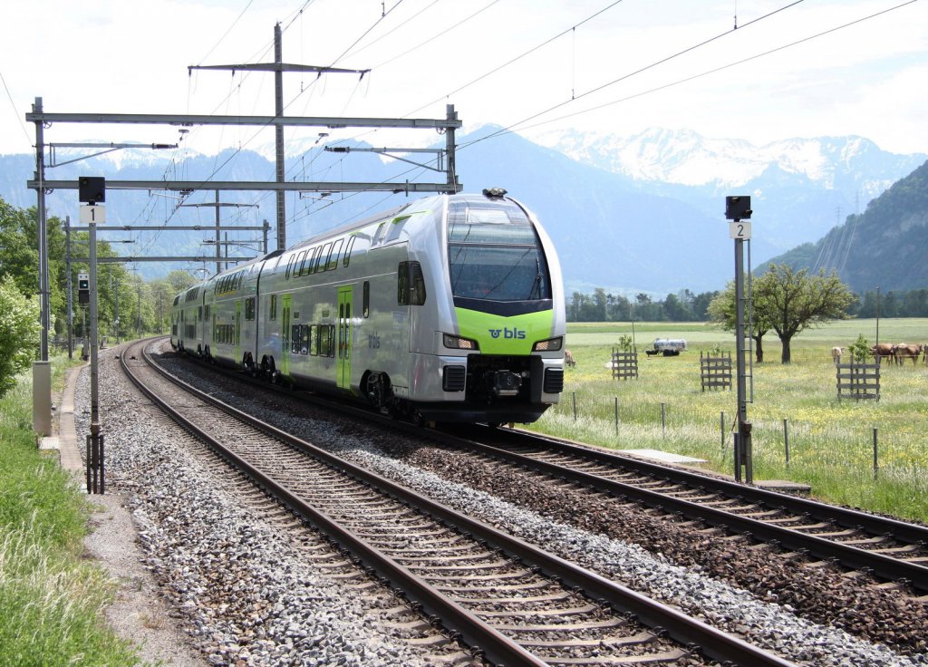z.Zt.in der Testphase,der neue Stadler Dosto(KISS)RABe 515 der BLS,hier am 15.05.12 bei Maienfeld 

