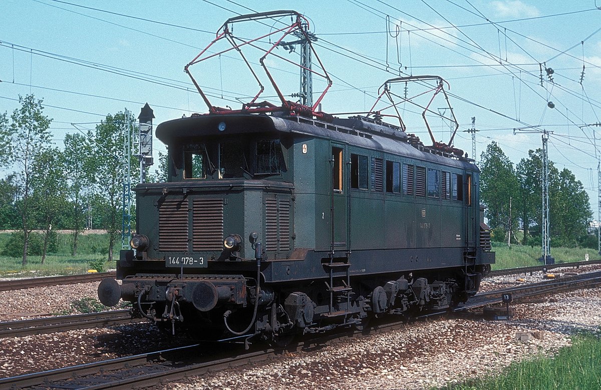   144 078  M. - Pasing   27.05.82