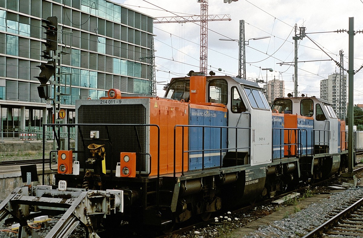  214 011 + 214 002  Stuttgart Hbf  24.06.11