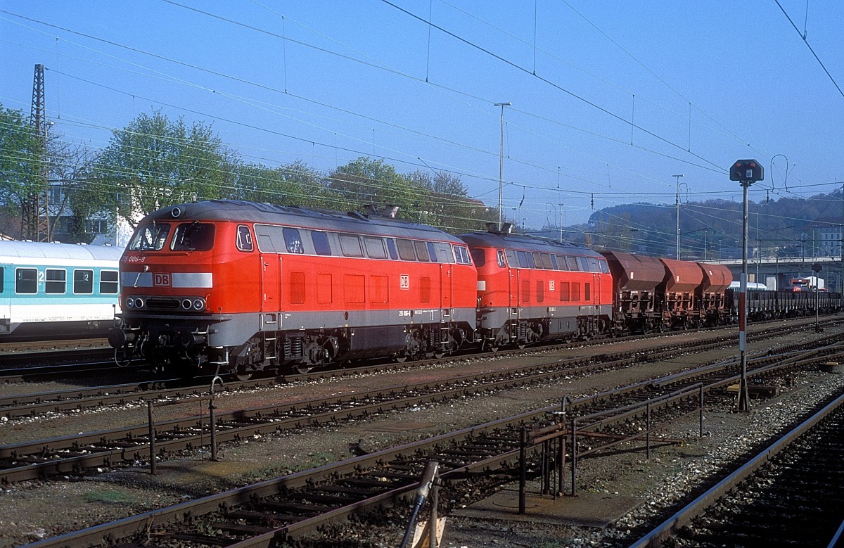  215 006 + 215 009  Ulm Hbf  24.04.01