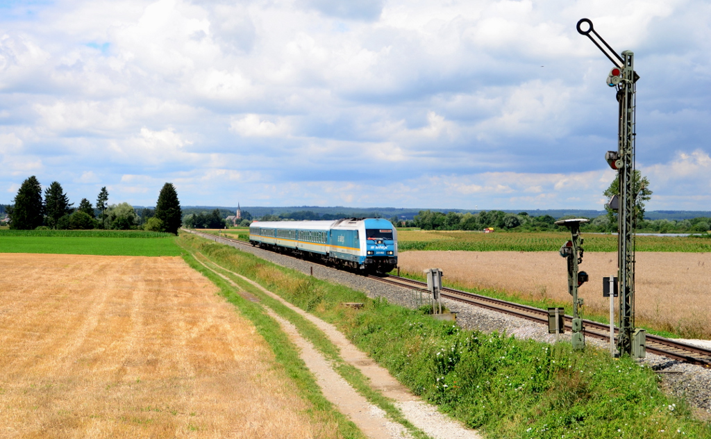  223 062 mit ALX 84087 Lindau Hbf - München Hbf am 29.07.2016 am Esig von Sontheim(Swab)