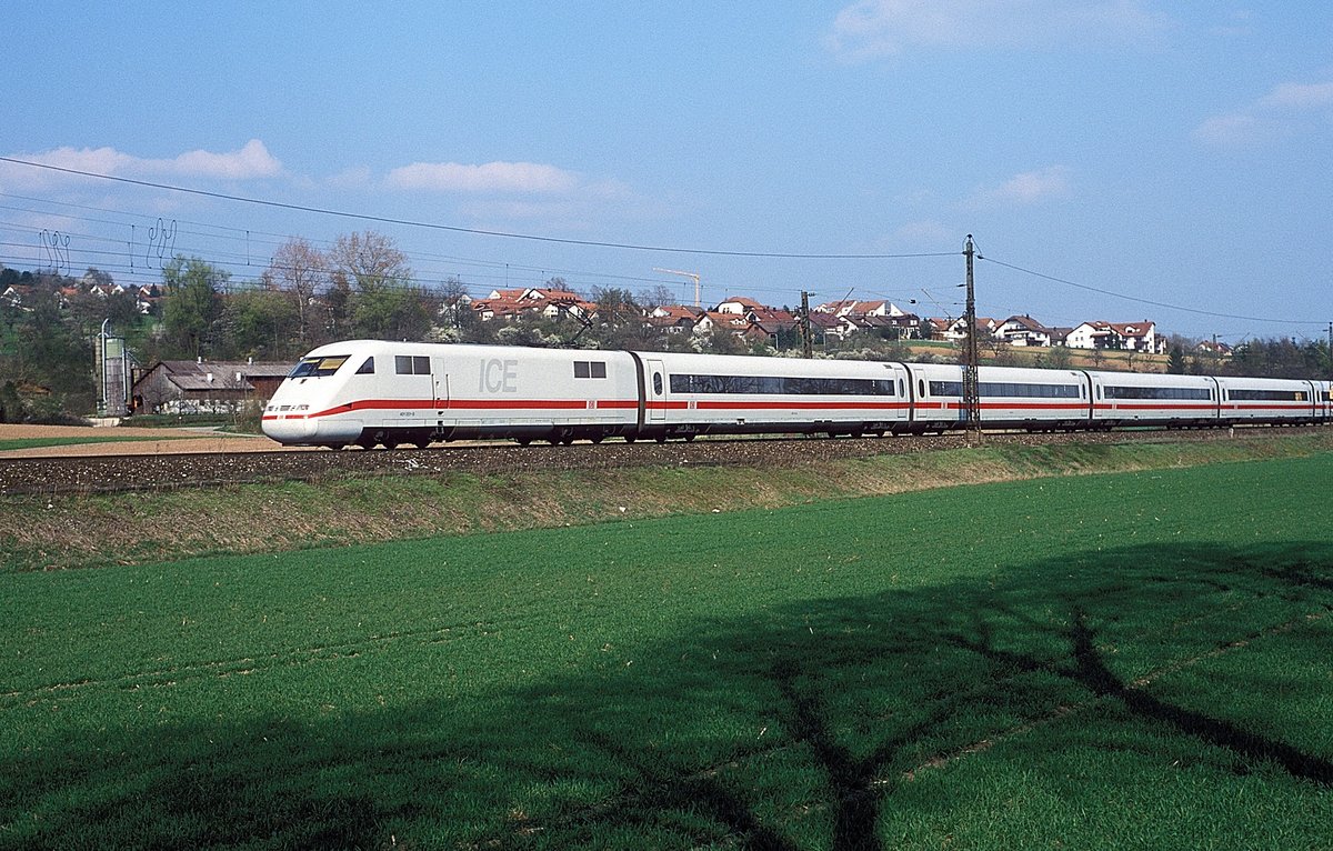  401 051  bei Ebersbach ( Fils )  31.03.02