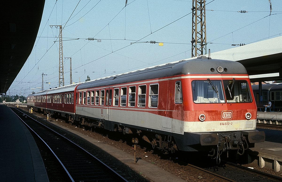  614 022  Nürnberg Hbf  xx.07.85