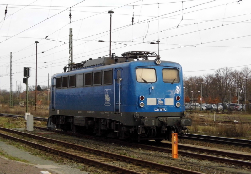  Am 07.01.2015 war die 140 037-1  von der Press in Stendal abgestellt .