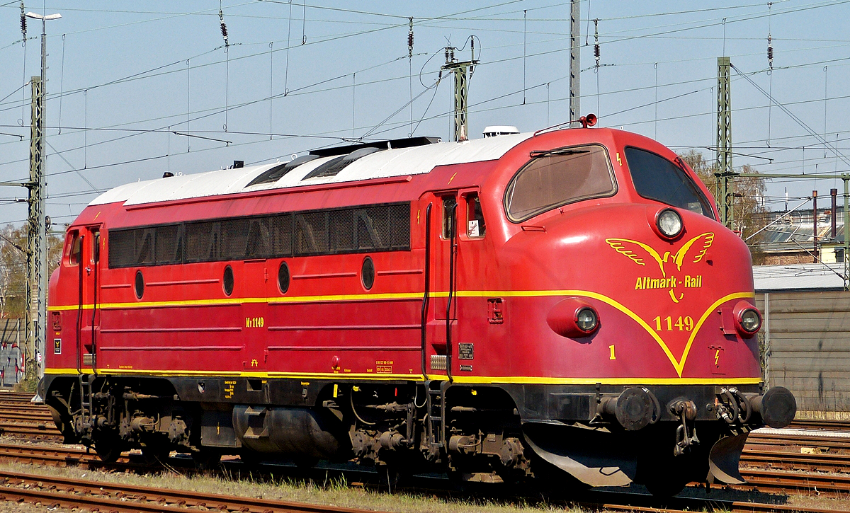 . Am 11.04.2016 war die My 1149 eine NOHAB AA16 der Altmark-Rail (92 80 1227 008-0 D-AMR) auch als V 170 1149 bekannt, ex DSB My 1149, beim Bahnhof Troisdorf abgestellt. (Hans)

Die Lok wurde 1965 von Nydqvist och Holm AB (NoHAB) unter der Fabriknummer 2600 gebaut.
