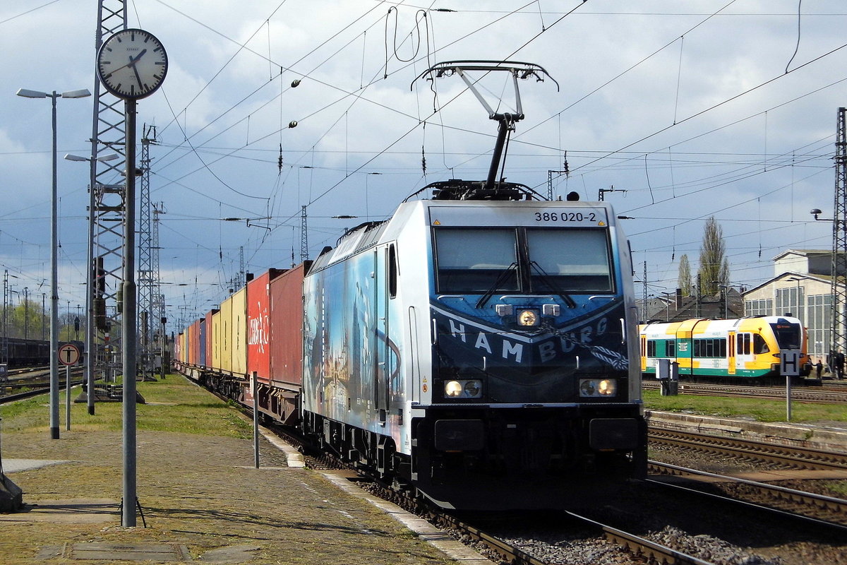  Am 16.04.2017 kam die 386 020-2 von METRANS aus Richtung Wittenberge nach Stendal und fuhr weiter in Richtung Magdeburg .