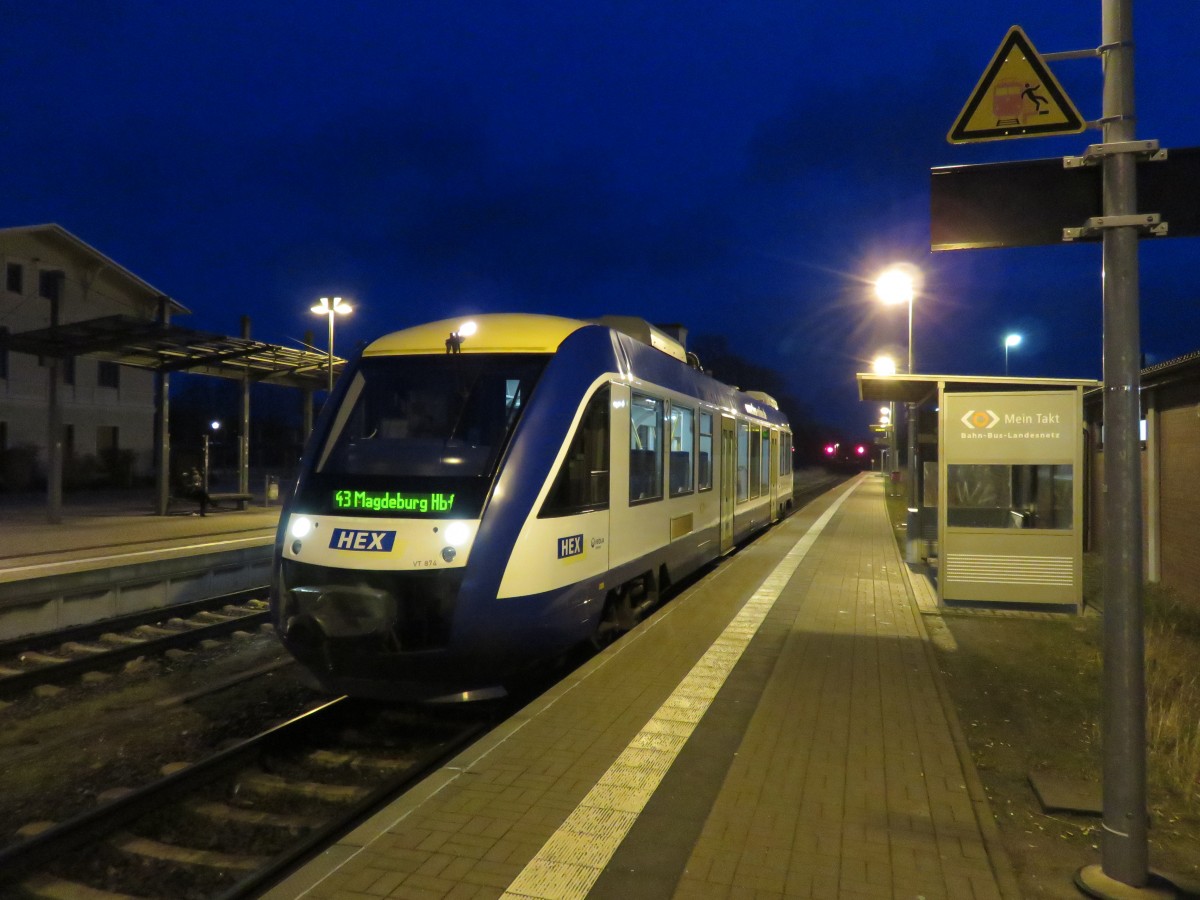  Am 17.01.2015 im Bahnhof von Oschersleben Lint 27 HEX nach Magdeburg HBF