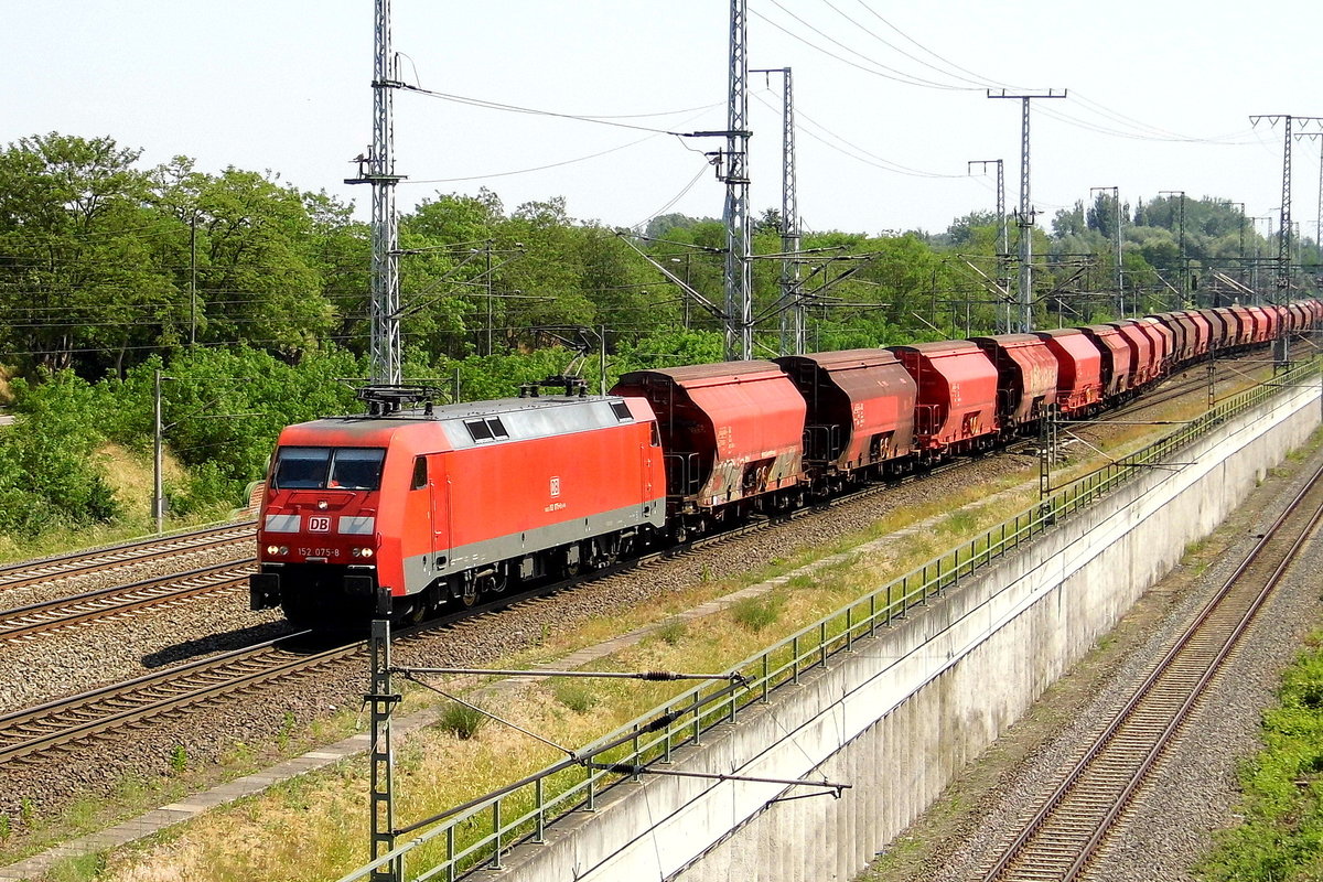  Am 31.05.2018 kam die 152 075-8 von DB Cargo Deutschland AG, aus Richtung Stendal und fuhr in Richtung Salzwedel .