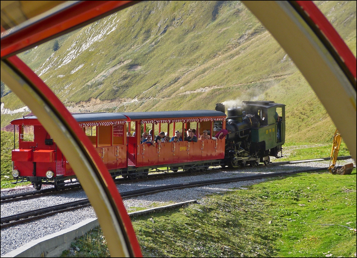 . Bahnbildergipfeltreffen in Brienz – Der BRB 80-Jahre-Jubilumszug mit der kohlenbefeuerten Lok N 6 und den Personenvorstellwagen B16 und B26 an der Kreuzungsstelle Oberstafel. 28.09.2013 (Jeanny)