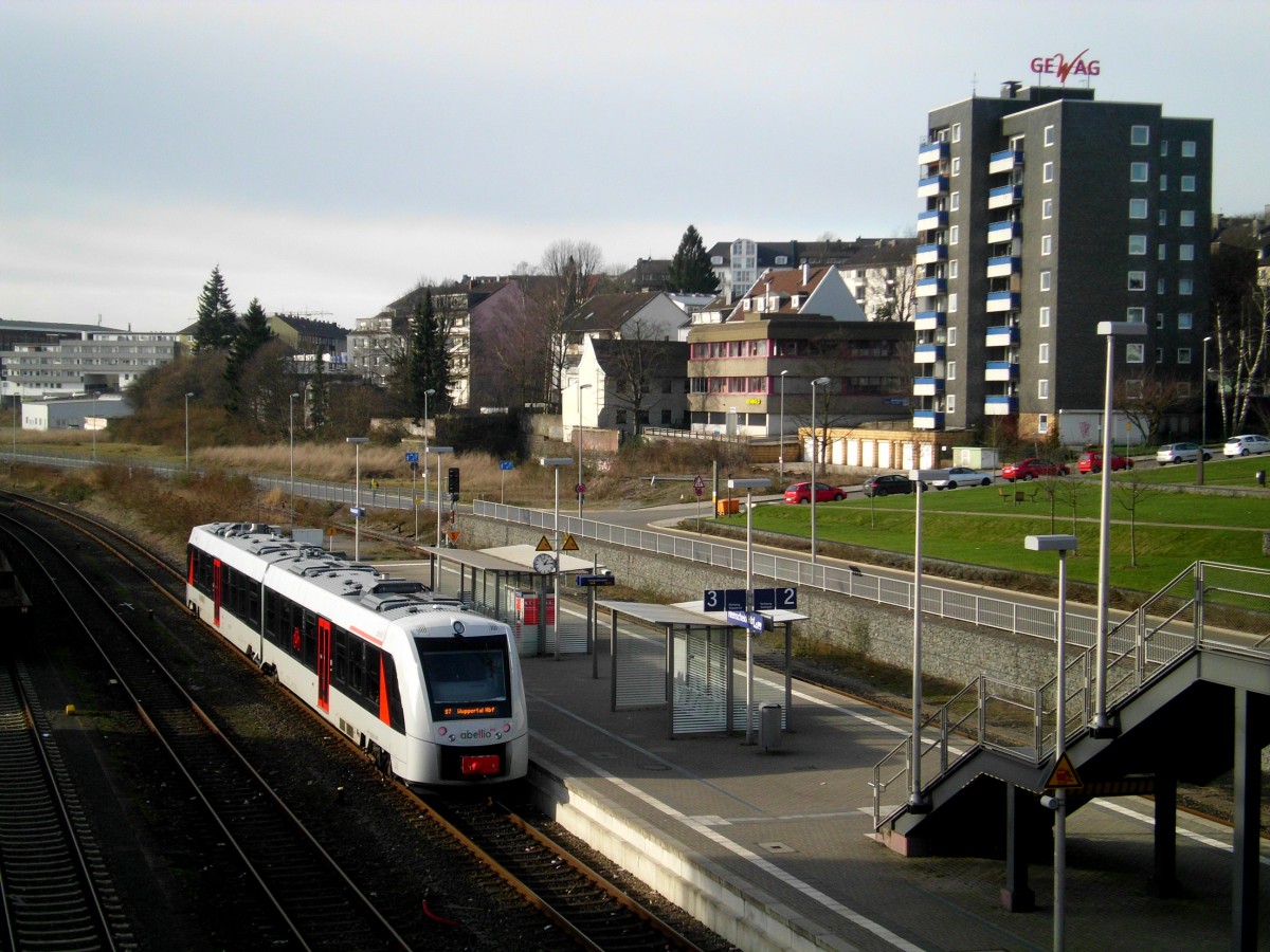  BR 622 LINT 54  als S7 nach Wuppertal Hauptbahnhof im Hauptbahnhof Remscheid.(19.1.2014) 