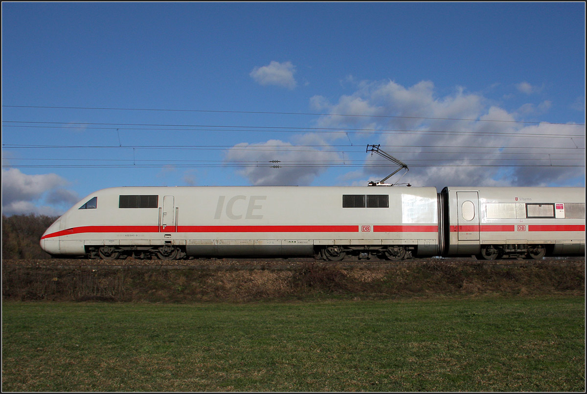 . Der Triebkopf -

ICE 1 bei Lonsee auf der Schwäbischen Alb.

02.01.2013 (M)