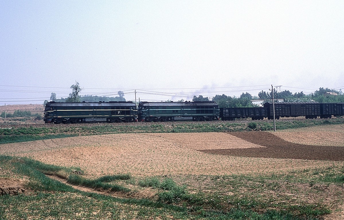   DF4B 6209 + DF4B 3930  bei Chengde  22.05.14