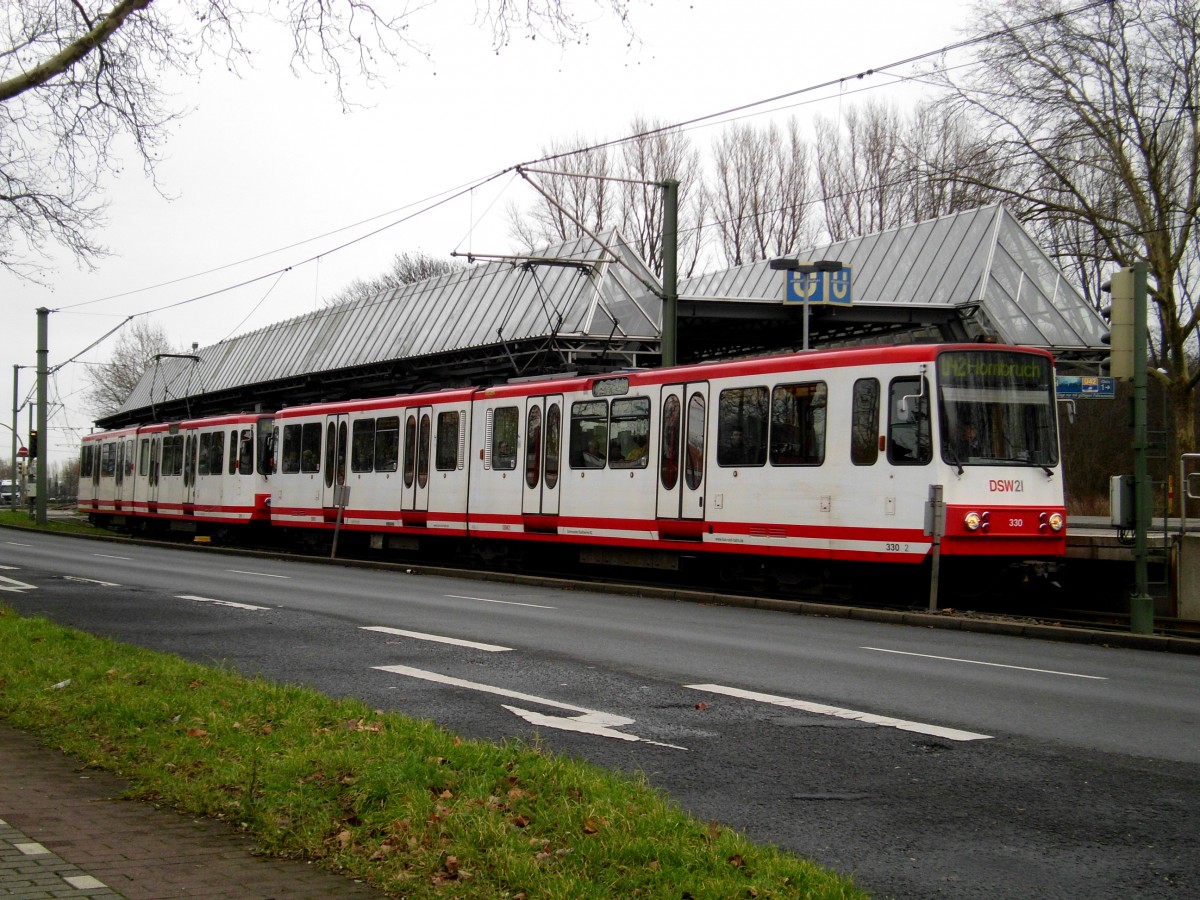 Dortmund: Stadtbahnlinie U42 nach Dortmund-Hombruch Grotenbachstraße an der Haltetstelle Dortmund-Schulte Röding.(4.1.2014) 