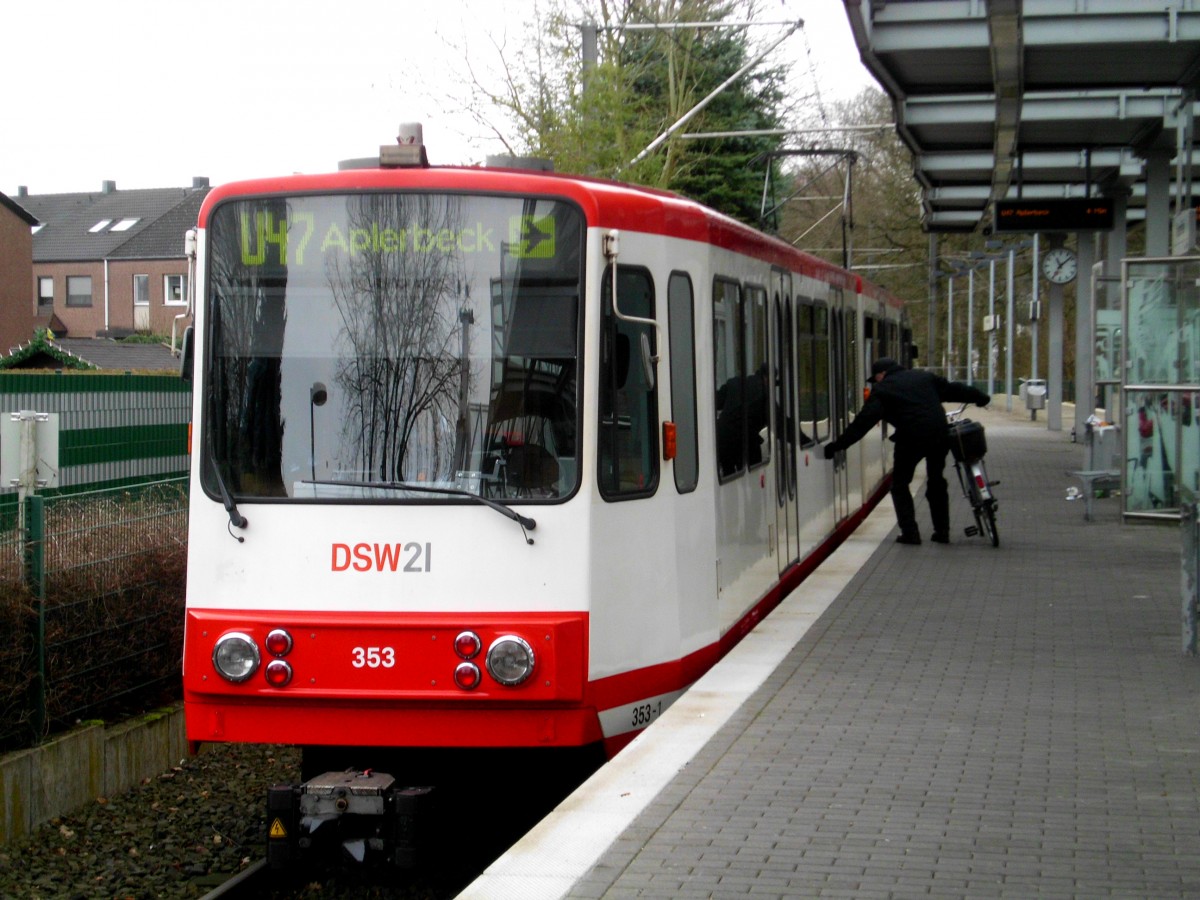 Dortmund: Stadtbahnlinie U47 nach Dortmund-Aplerbeck an der Haltetstelle Dortmund-Westerfilde.(4.1.2014)   