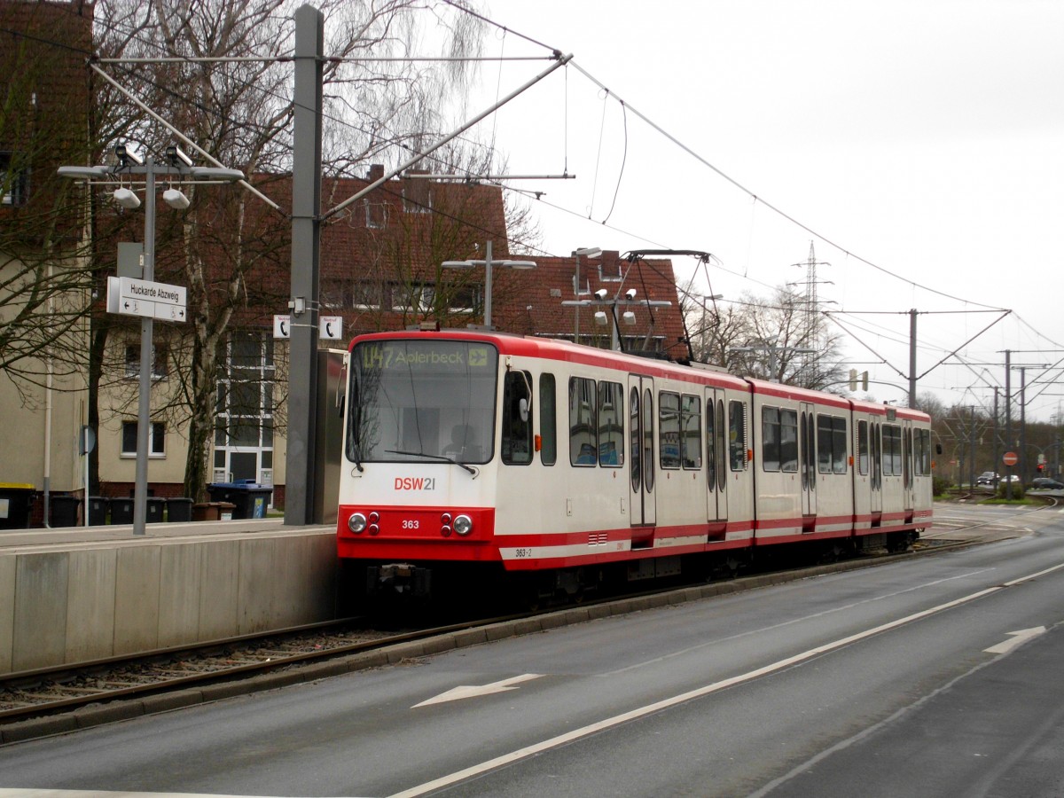  Dortmund: Stadtbahnlinie U47 nach Dortmund-Aplerbeck an der Haltetstelle Dortmund-Huckarde Abzweig.(4.1.2014) 