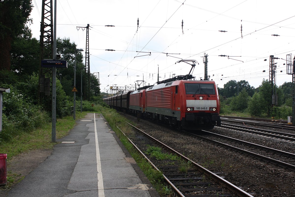 # Duisburg-Entenfang 16
Die 189 048-2 mit Schwesterlok und dem Erzbomber aus Ratingen kommend durch Duisburg-Entenfang in Richtung Norden.

Duisburg-Entenfang
02.06.2018