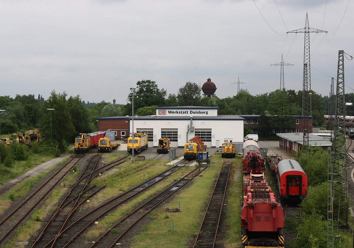 # Duisburg-Entenfang 1
Ein Blick auf das Werk der DB Instanhaltung auch Gelbe Gefahr genannt.

Duisburg-Entenfang
02.06.2018