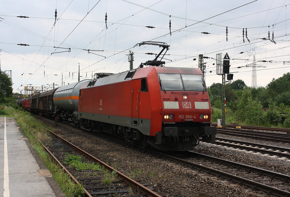 # Duisburg-Entenfang 20
Die 152 096-4 der DB Cargo mit einem Güterzug aus Ratingen kommend durch Duisburg-Entenfang in Richtung Norden.

Duisburg-Entenfang
02.06.2018