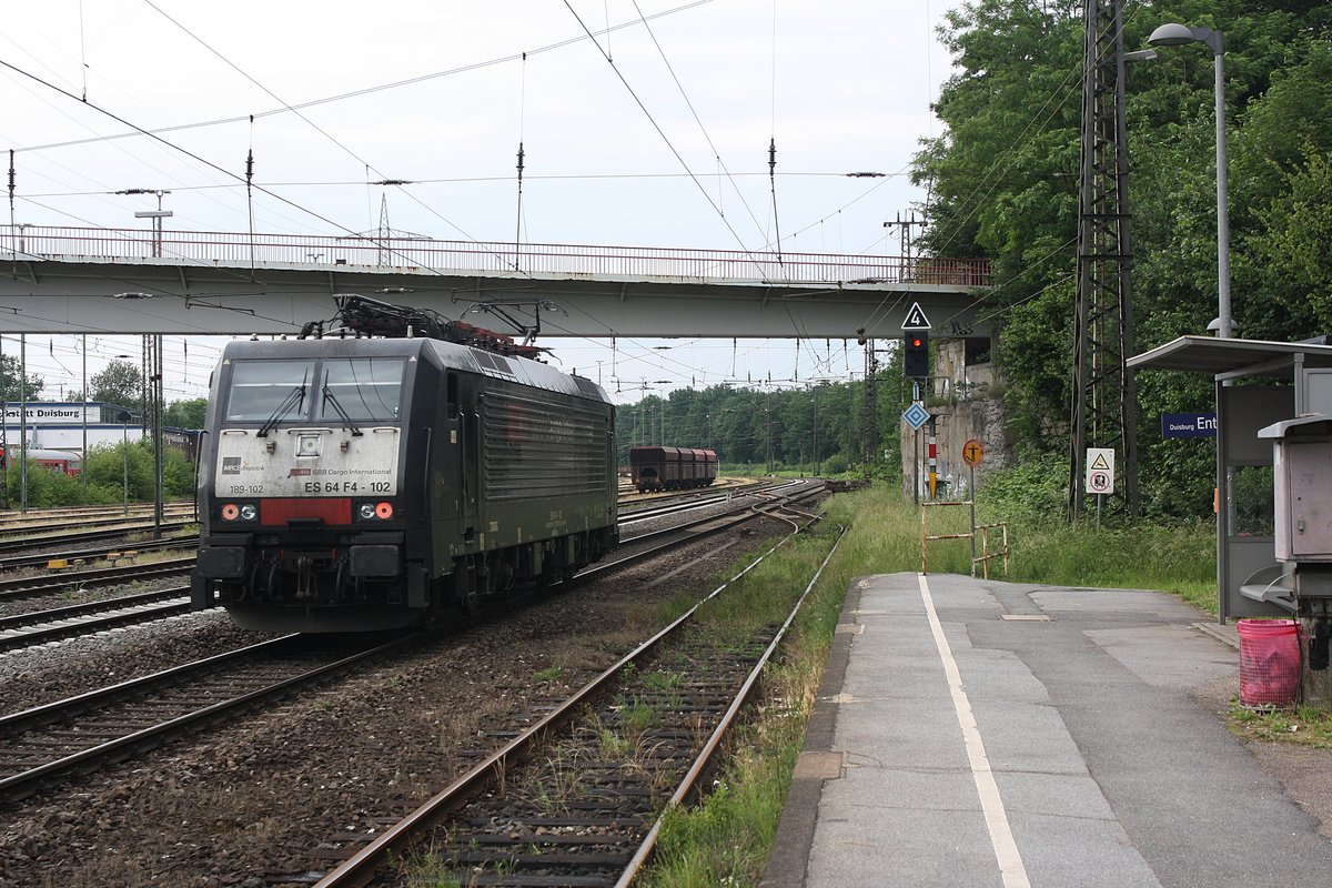 # Duisburg-Entenfang 31
Ein Nachschuss auf die 189 102 der MRCE die solo aus Ratingen durch Entenfang in Richtung Norden fuhr.

Duisburg-Entenfang
02.06.2018