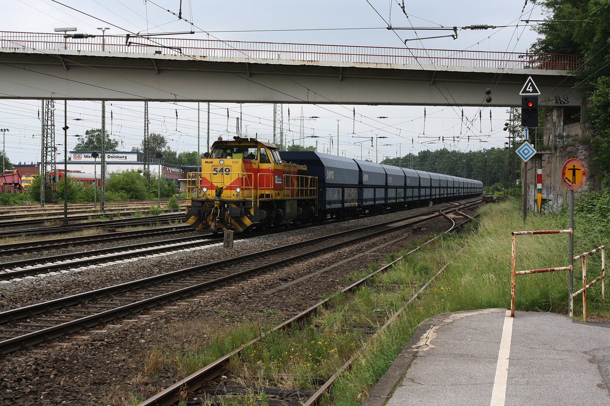 # Duisburg-Entenfang 4
Die Mak 1206 von ThyssenKrupp (549) auf Rückfahrt aus dem Ruhrgebiet kommend durch Duisburg-Entenfang in Richtung Ratingen-Lintorf.

Duisburg-Entenfang
02.06.2018 
