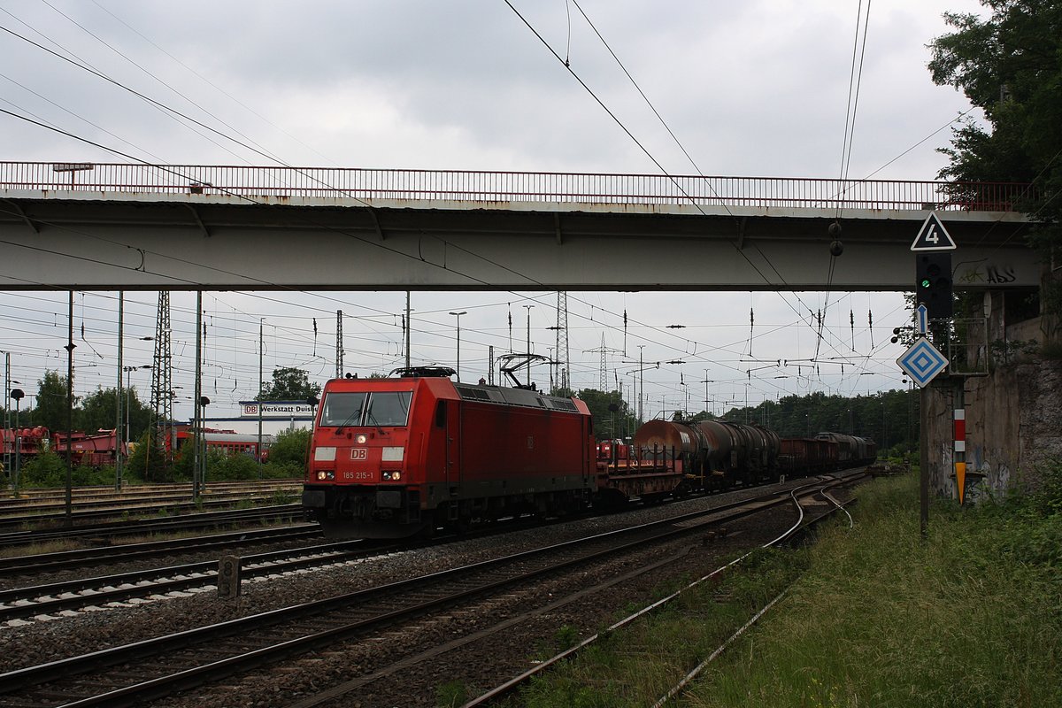 # Duisburg-Entenfang 6
Die 185 215-1 der DB Cargo mit einem Güterzug aus Norden kommend durch Duisburg-Entenfang in Richtung Ratingen-Lintorf.

Duisburg-Entenfang
02.06.2018