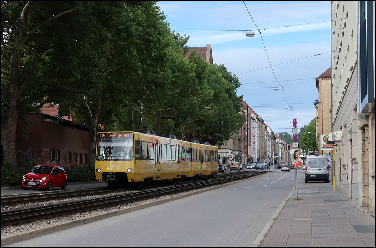 . Durch den Stuttgarter Westen -

Ein Zug der Linie U2 in der Bebelstraße im dicht bebauten Stadtteil Stuttgart-West.

11.09.2017 (M)