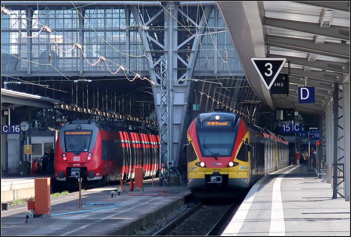 . Eine Situation/drei Bilder - 

DB- und privater Nachverkehr in der Halles des Frankfurter Hauptbahnhofes.

25.03.2017 (M)